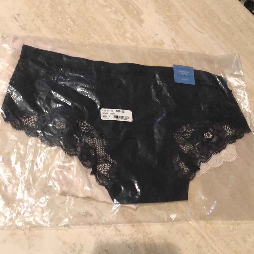 2 Vera Wang hipster underwear